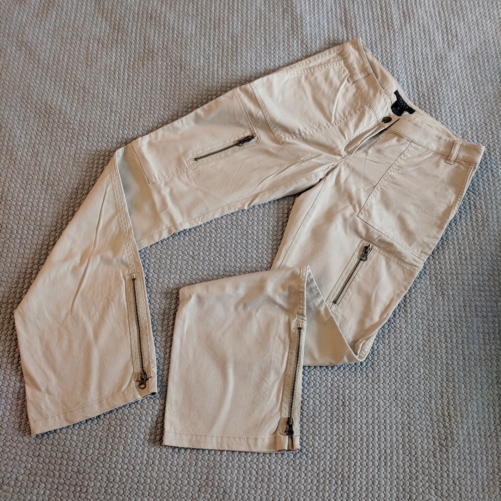 Khaki pants with zippered thigh pockets